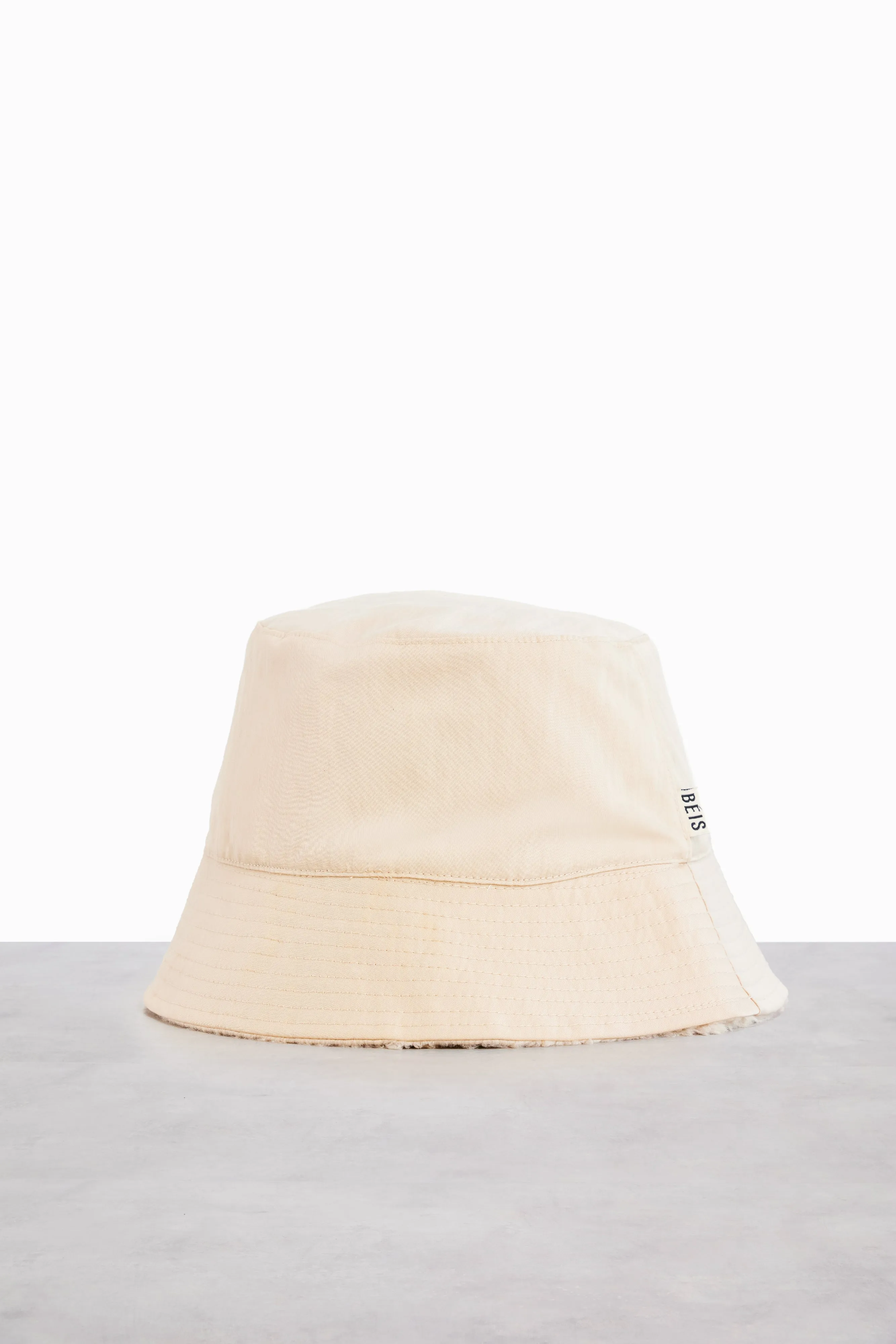 The Bucket Hat in Beige