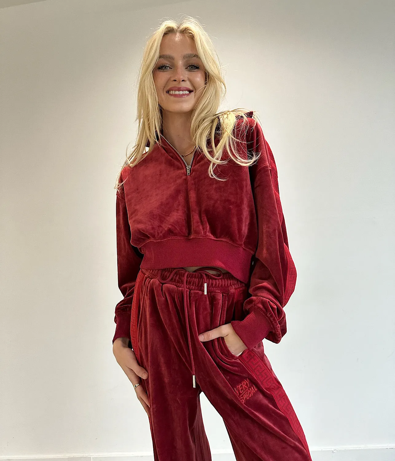 VELOUR ZIP CROP JACKET- RED